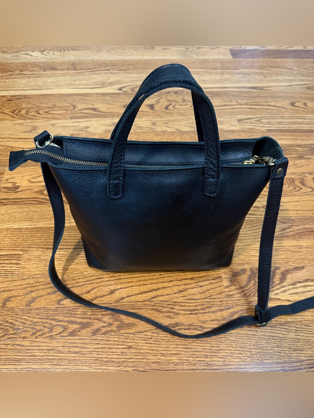 Portland Leather 'ALMOST PERFECT' MEDIUM CROSSBODY TOTE Black w/ Zipper - Picture 4 of 10